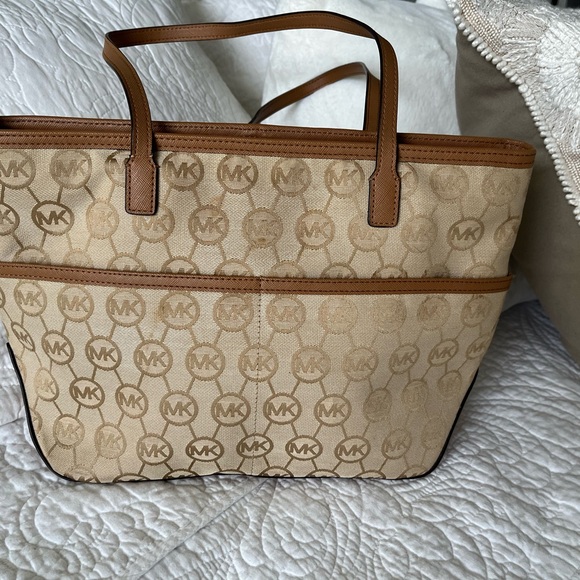 Michael Kors EUC Brown Logo Tote - Picture 2 of 13